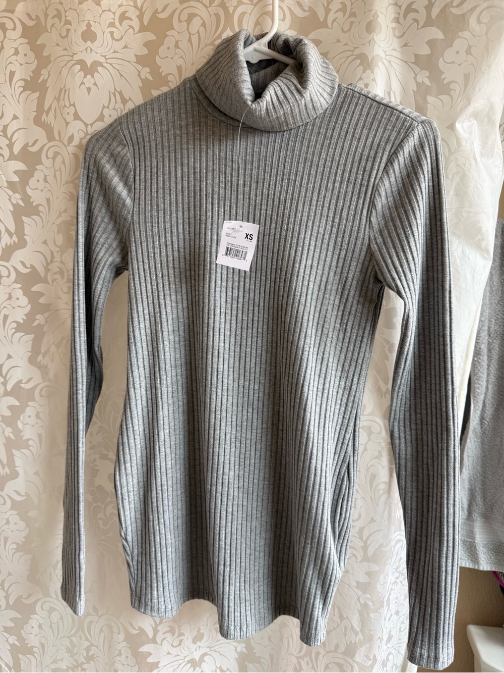 A Pea in the Pod Gray Ribbed Turtleneck Top